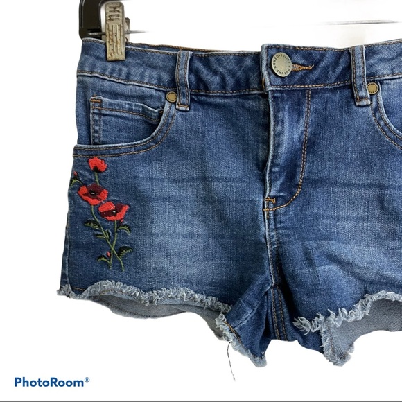 COPY - Romeo +Juliet couture floral jean shorts Embroidery Size Small denim sho… - Picture 2 of 7